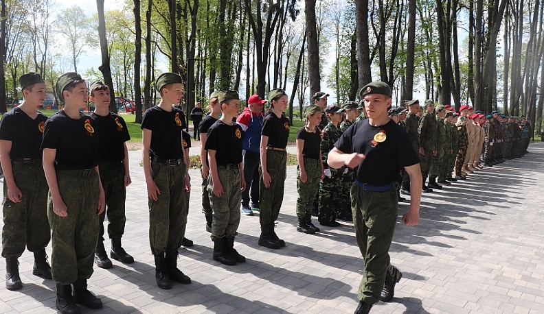 В Мещовске для школьников провели военно-спортивные соревнования