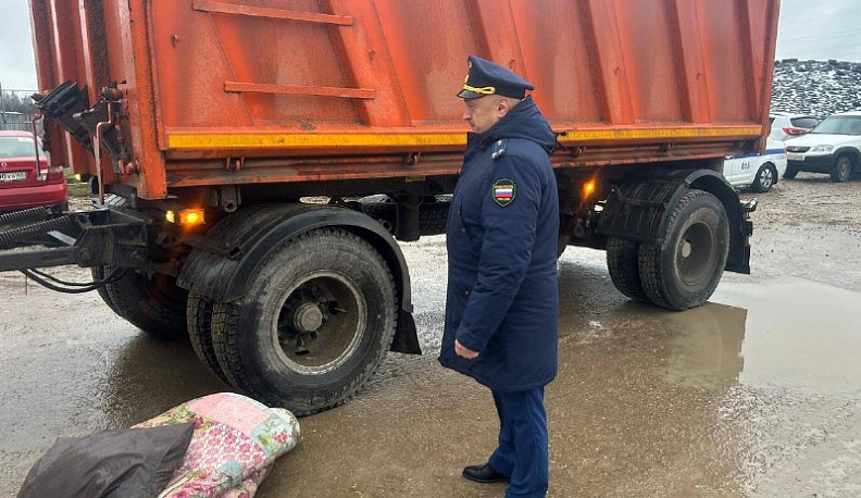 В Перемышльском районе «КАМАЗ» насмерть сбил охранника местного предприятия