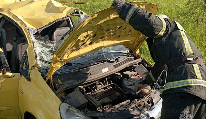 В Мещовском районе иномарка съехала в кювет 