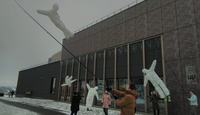 В Калуге изготовили «летающих людей»