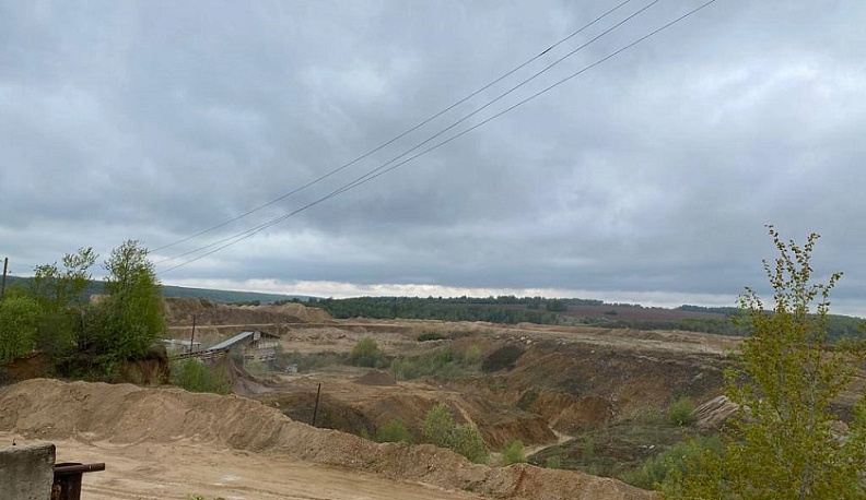 В Калужской области работник погиб, упав с высоты карьера