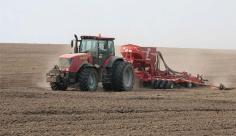 Калужские аграрии планируют к годовщине Великой Победы завершить сев яровых зерновых