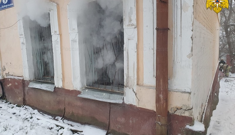 В Калуге при пожаре на улице Набережной погибли два человека