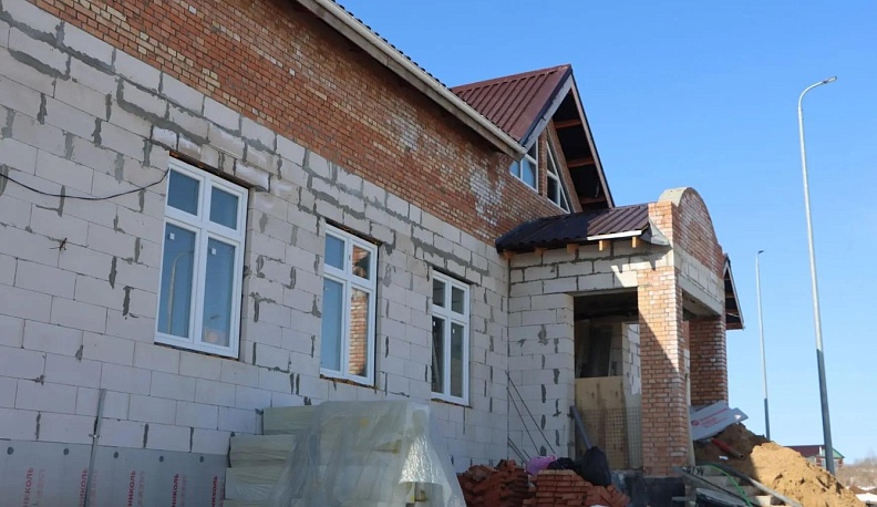 В Сухиничском округе продолжается строительство Дома культуры в рамках нацпроекта