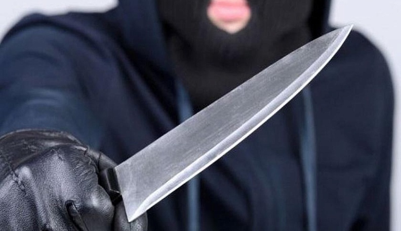 В Ферзиковском районе мужчина напал с ножом на прохожих