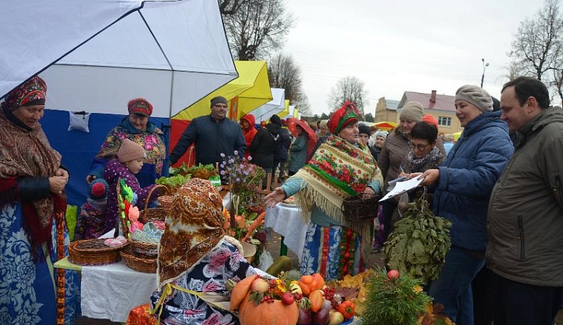 Пироги кушали, песни слушали