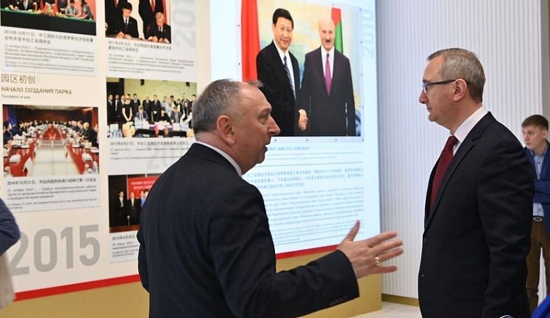 Владислав Шапша посетил индустриальный парк «Великий камень» в Минской области