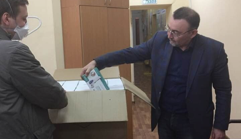 Пятьсот инфракрасных термометров поступили от предпринимателей в областной центр медпрофилактики