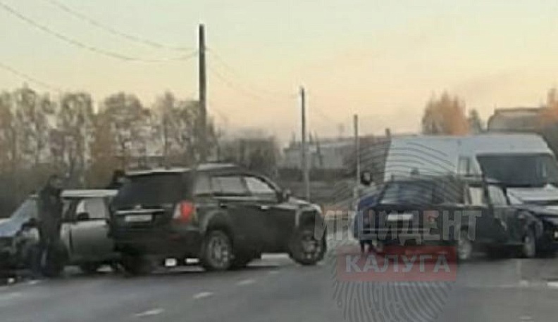 На Силикатном в Калуге произошло массовое ДТП