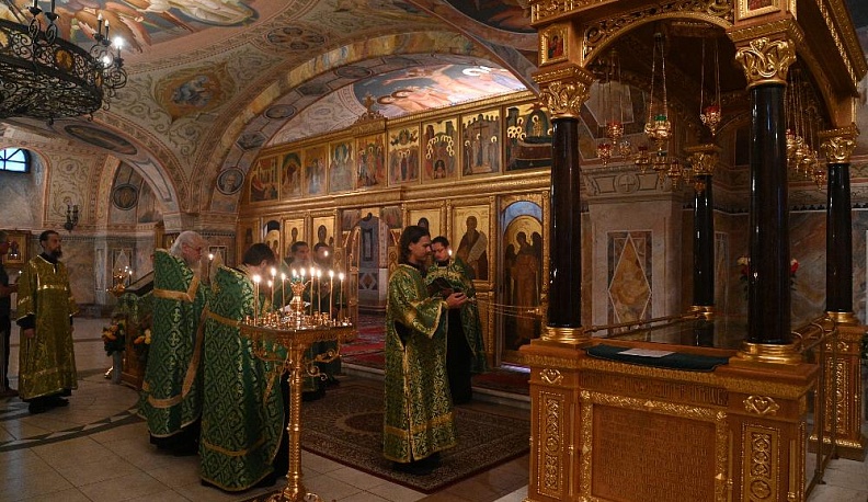 Преподобный молится за калужан