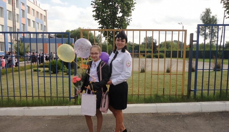 В Малоярославце полицейские поздравили дочь погибшей коллеги с Днем знаний