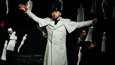 Человек и кукла