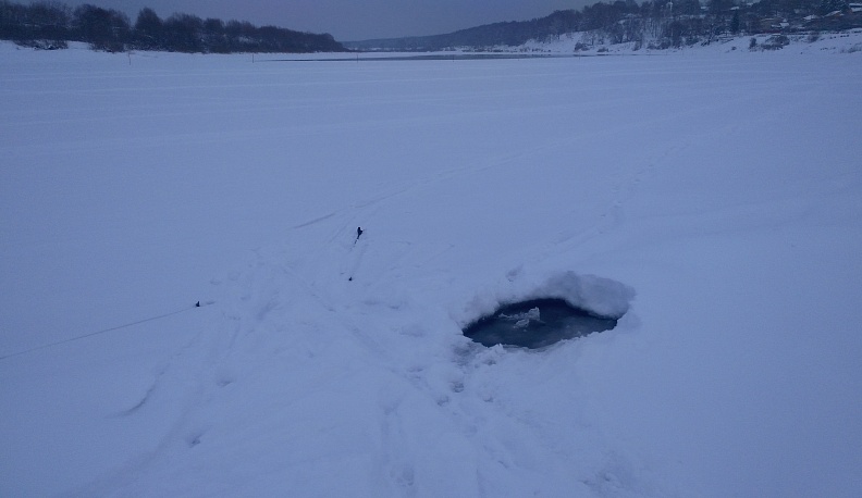 В Тарусе мама спасла дочку, провалившуюся под лед