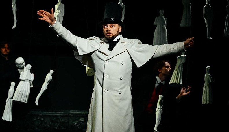 Человек и кукла