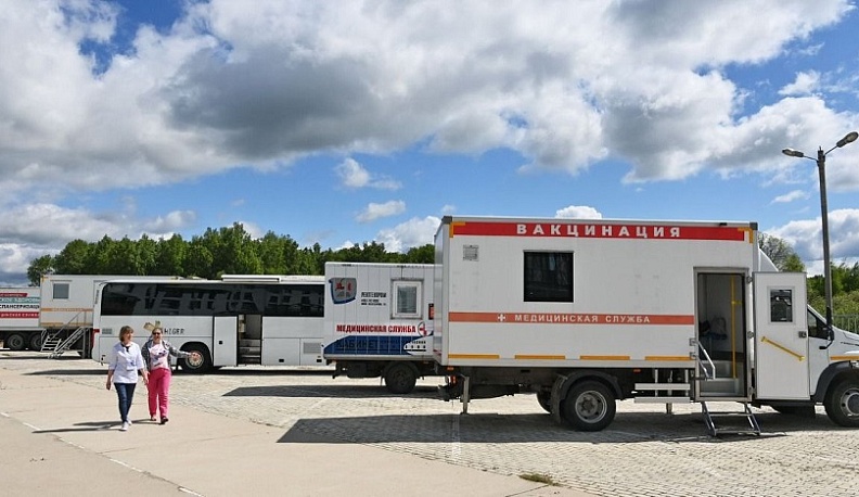 В Калужской области больницы получили десять передвижных медицинских комплексов