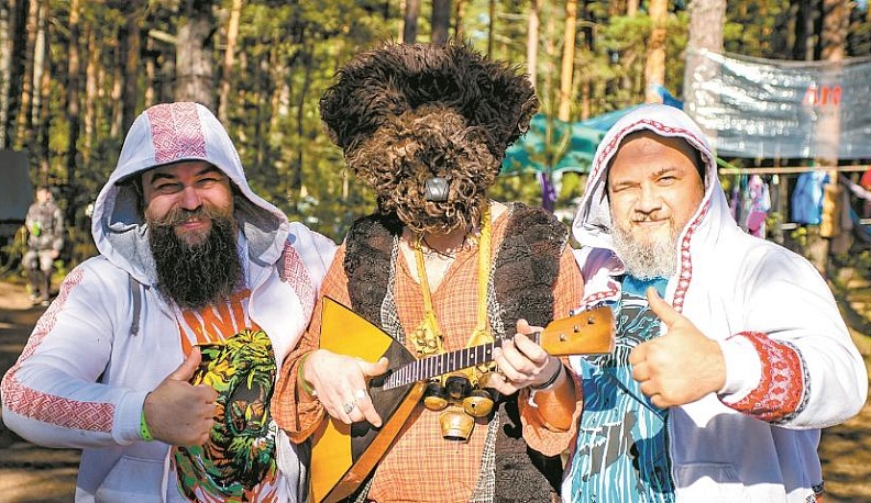 Огненное шоу, русская кухня и богатырские забавы