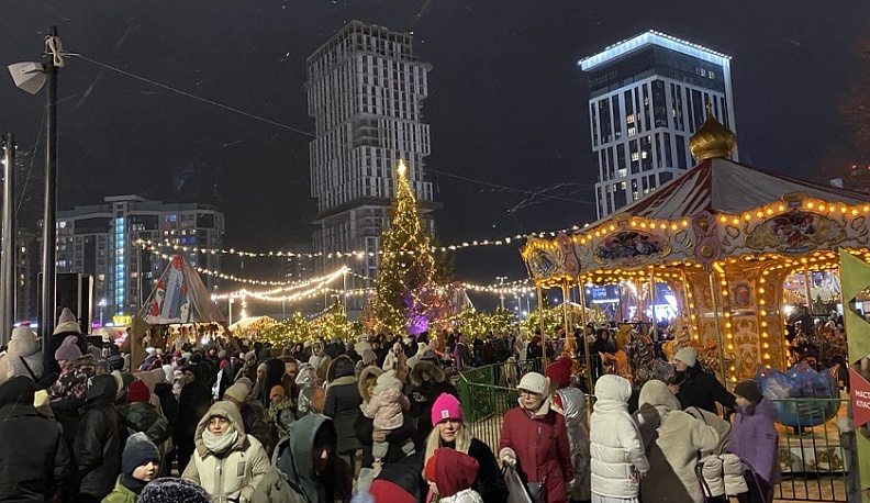 Главный зимний фестиваль «Дуб и Ёлка» в Обнинске собрал тысячи горожан