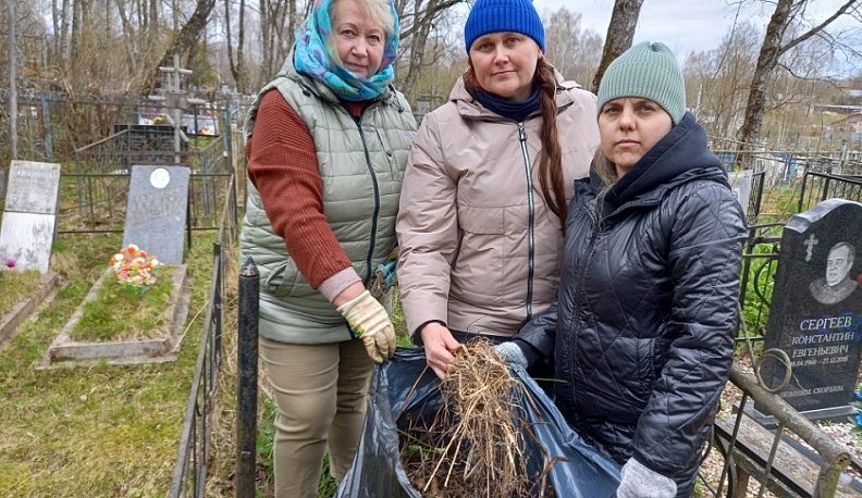 В Кондрове навели порядок на Братском захоронении и на Аллее Героев