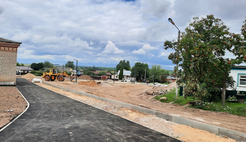 В Сухиничах благоустраивают городскую площадь