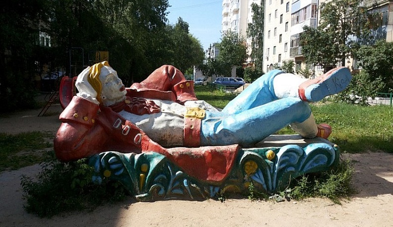 Калужский Гулливер  оказался в самом благоустроенном  дворе