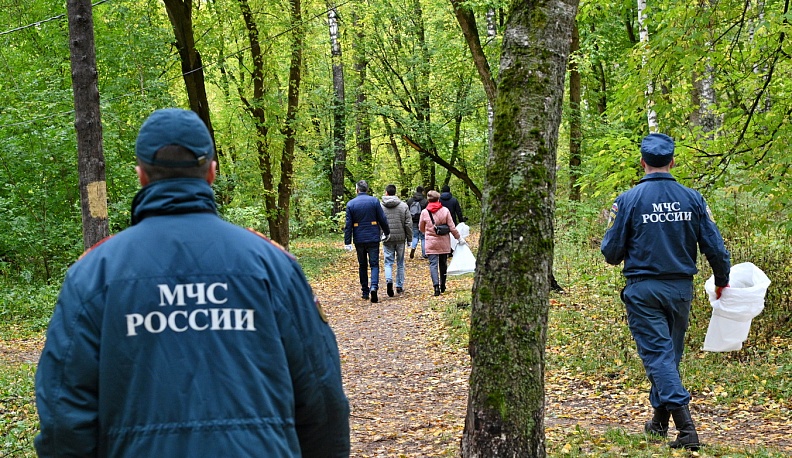 Участники акции «Зелёная Россия» очистили от мусора Комсомольскую рощу в Калуге