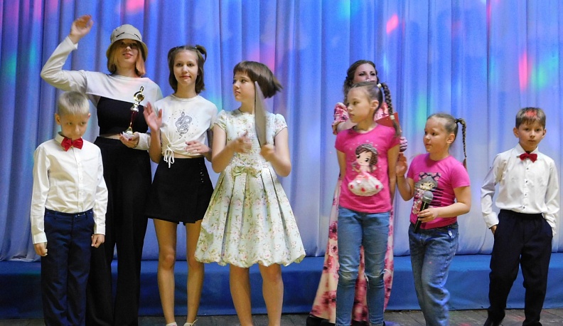 В Кондрове состоялся районный фестиваль юных талантов «Звёздный дождь»