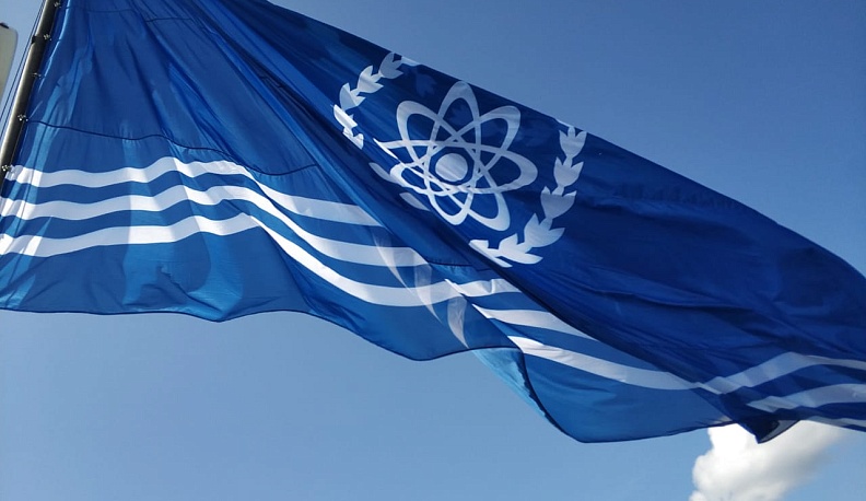 На обнинской метеовышке подняли флаг города в честь юбилея наукограда