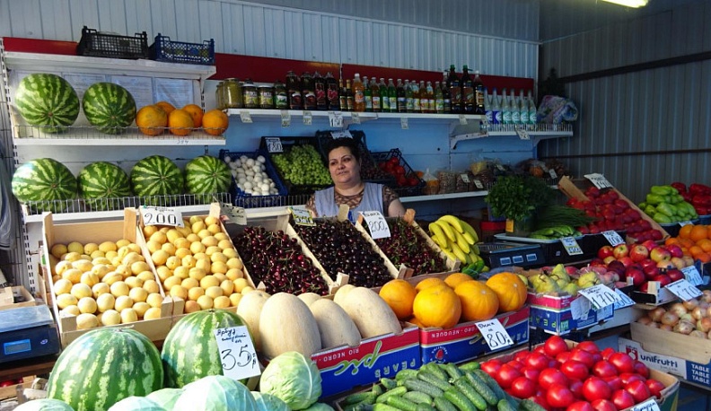 В калужских магазинах подешевели огурцы