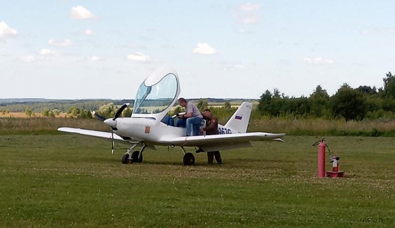 На аэродроме Хатенки Козельского района почтили память русских и французских военных летчиков