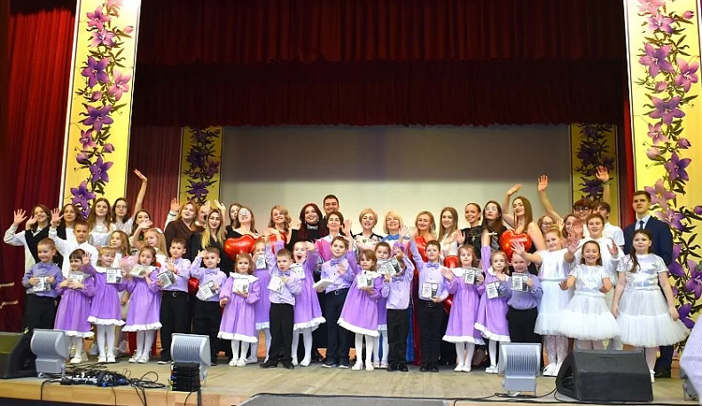 В Кирове 24 года звенит «Колокольчик»